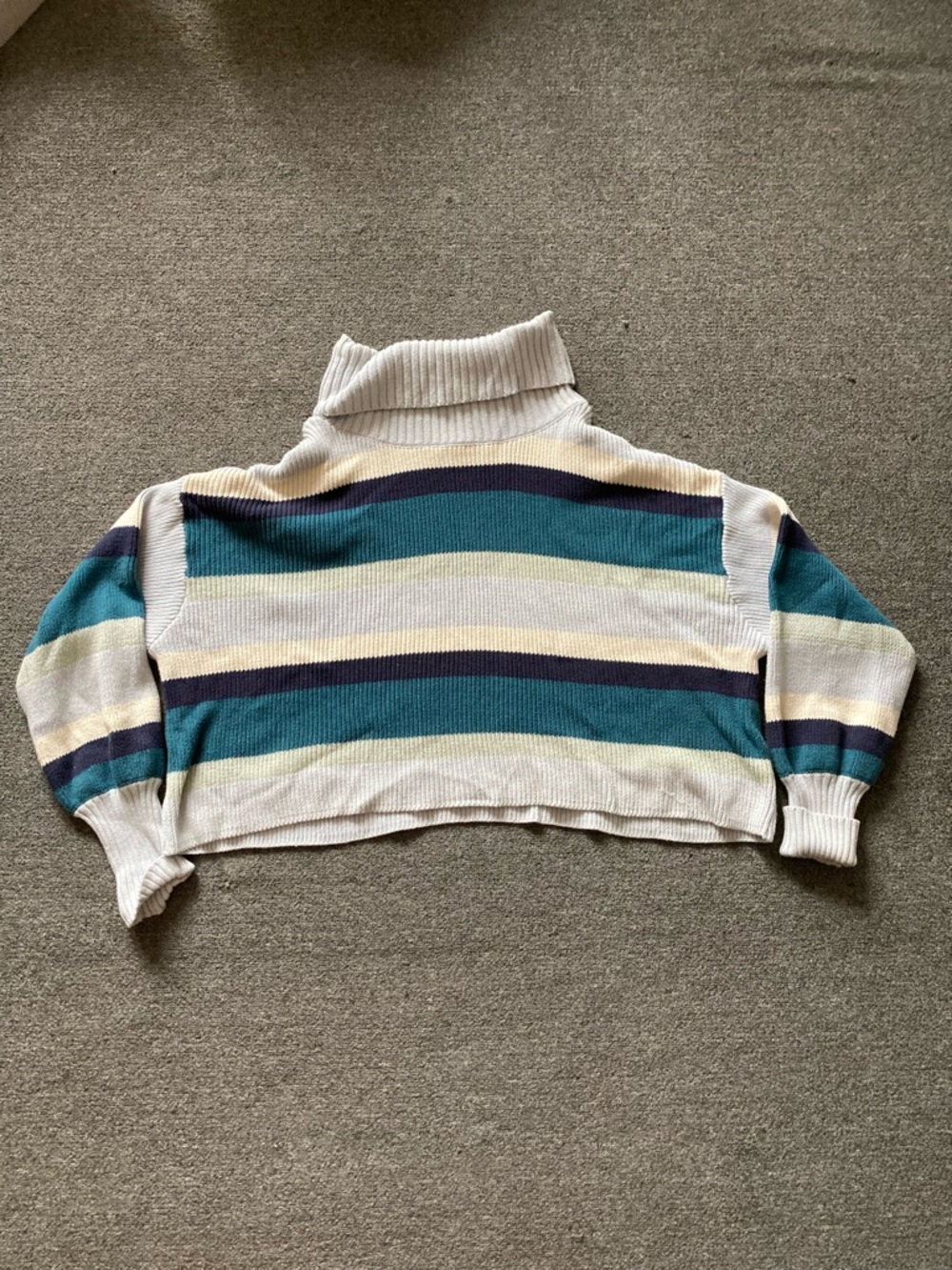 Light Cropped Blue Stripped Turtleneck